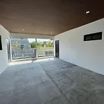 Modern Beautiful Loft 8 Min Away From The Beach!