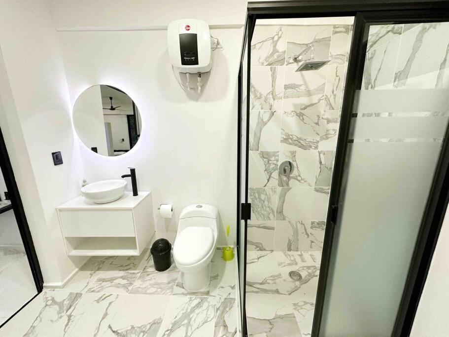 Modern Beautiful Loft 8 Min Away From The Beach! Apartamento