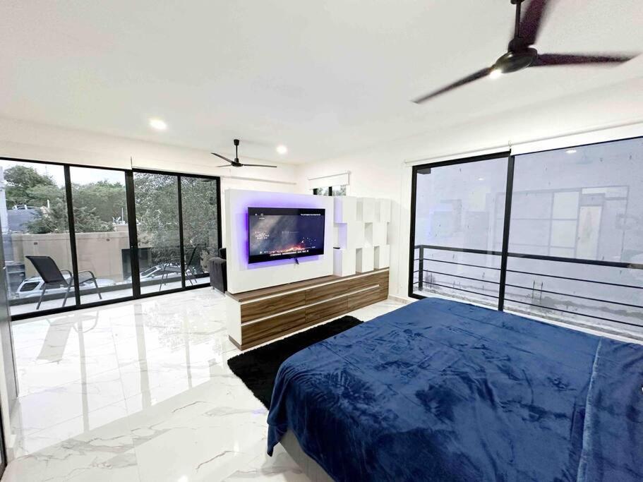 Modern Beautiful Loft 8 Min Away From The Beach!